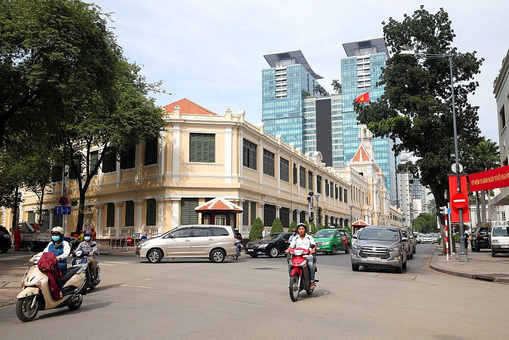 Pasteur Street and Vincom Center shopping mall, Hi Chi Minh City, Vietnam, Indochina, Southeast Asia, Asia