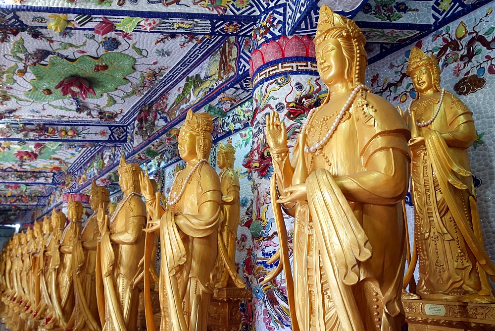 Statue of Quan Am, Bodhisattva of Compassion (Goddess of Mercy), Linh Phuoc Buddhist Pagoda, Dalat, Vietnam, Indochina, Southeast Asia, Asia