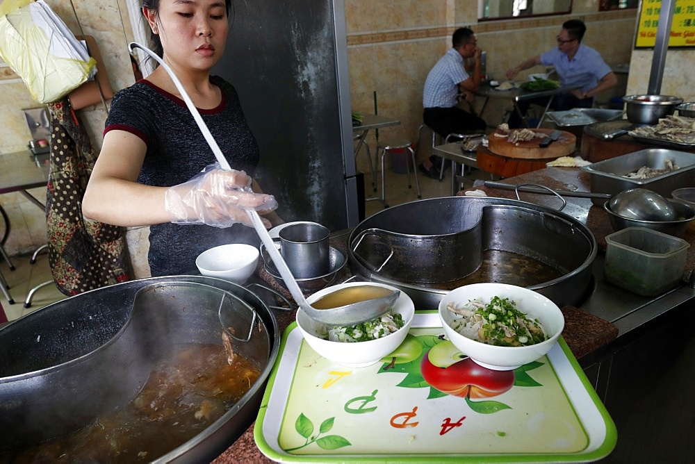 Vietnamese traditional pho noodle soup restaurant, Ho Chi Minh City, Vietnam, Indochina, Southeast Asia, Asia