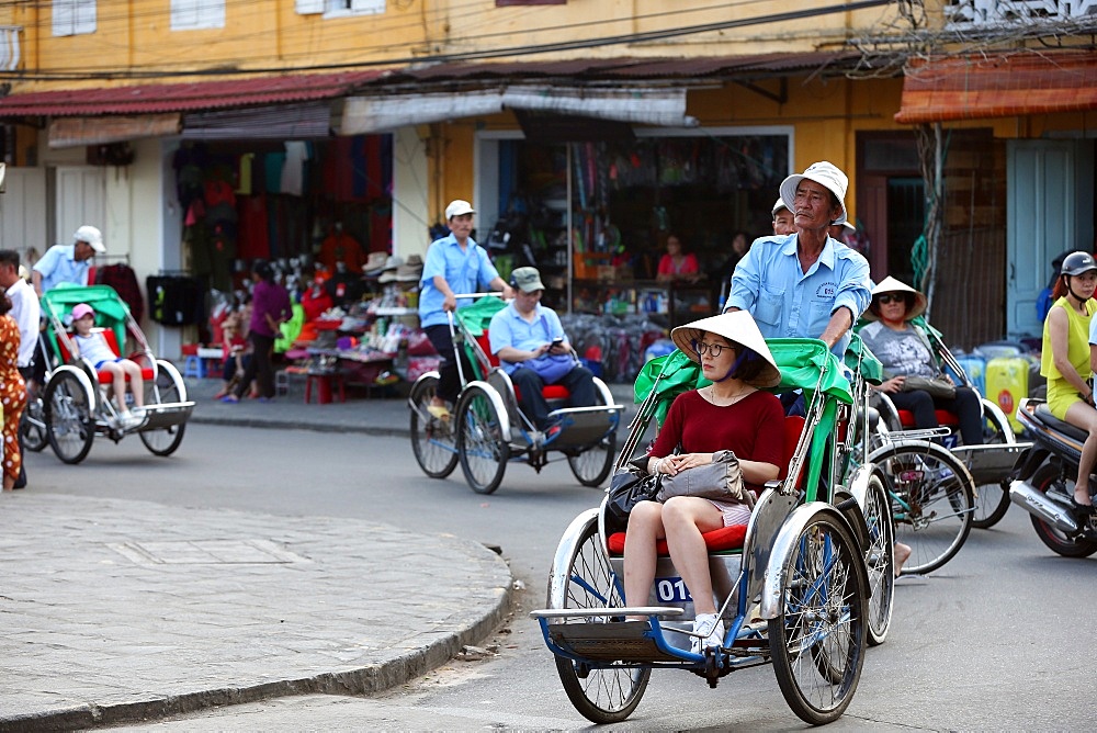 Transportation by cyclo, Vietnamese pedicab, Hoi An, Vietnam, Indochina, Southeast Asia, Asia