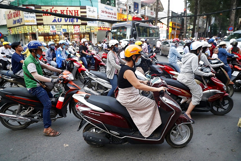 Motorbikes in chaotic street life traffic, Ho Chi Minh City, Vietnam, Indochina, Southeast Asia, Asia