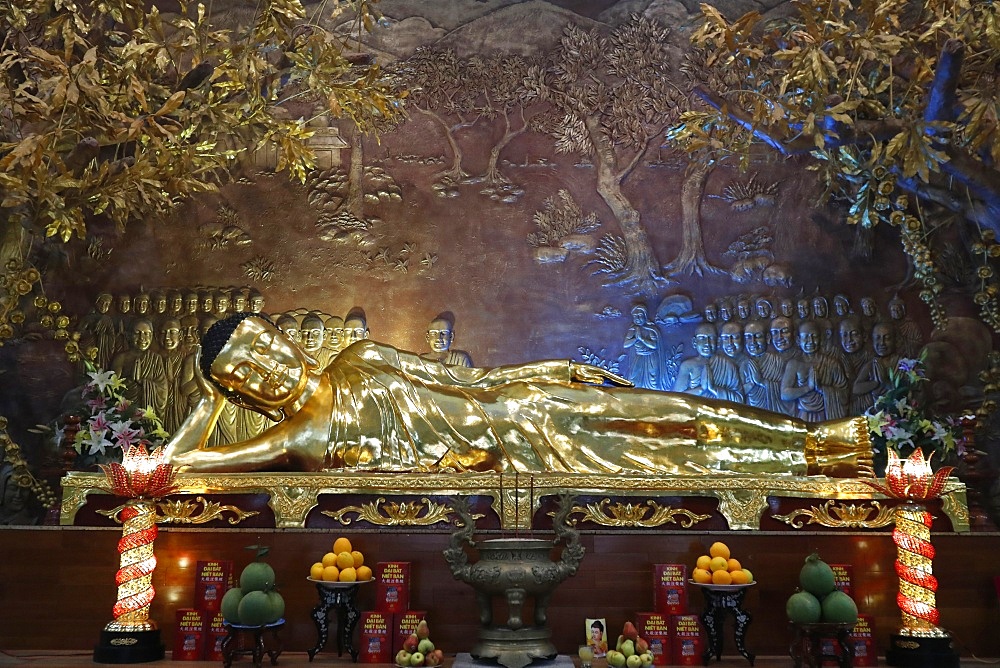 Golden reclining Buddha statue, Minh Dang Quang Buddhist temple, Ho Chi Minh City, Vietnam, Indochina, Southeast Asia, Asia