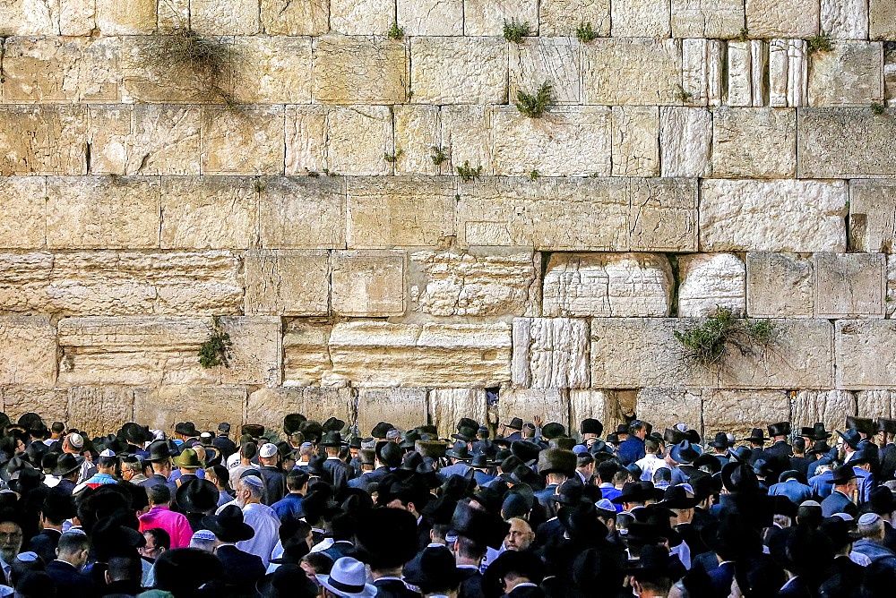 Prayers at the Western Wall during Pessah festival, Jerusalem, Israel, Middle East