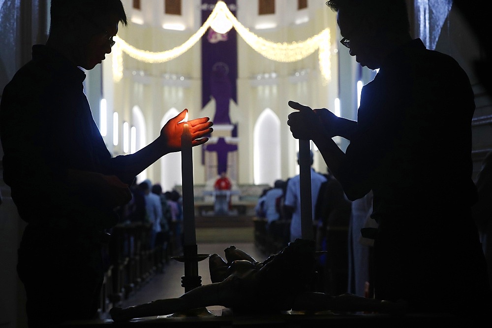 Catholic Mass on Good Friday of Holy Week, Gia Dinh Church, Ho Chi Minh City (Saigon), Vietnam, Indochina, Southeast Asia, Asia