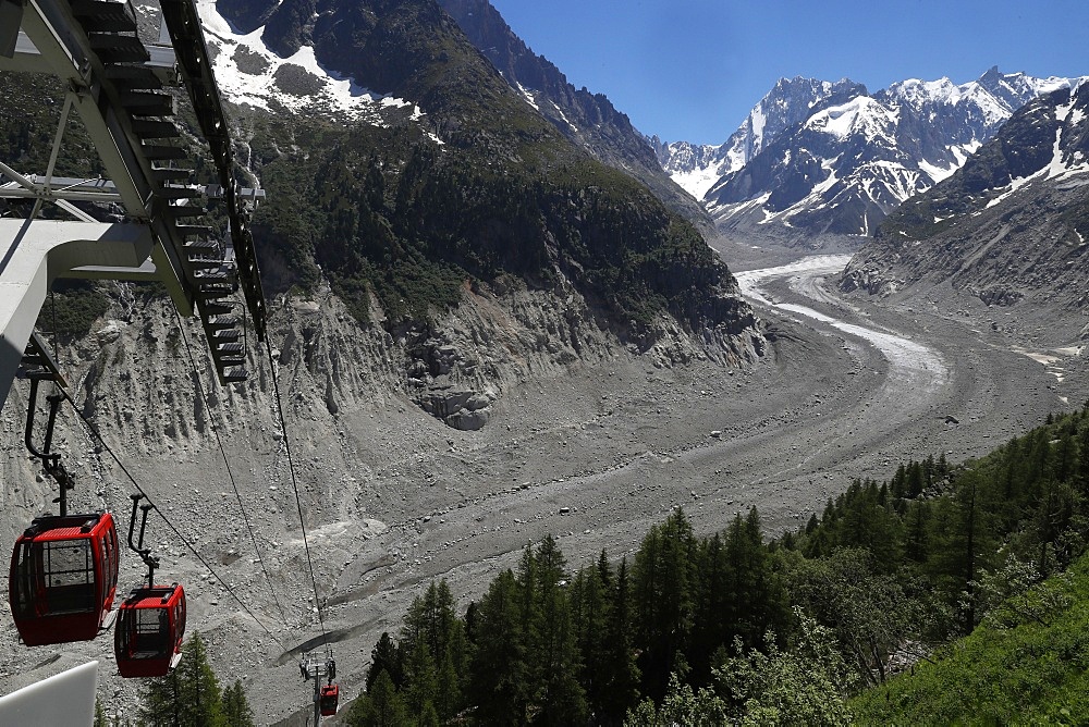 Gondola lift, the Mer De Glace glacier which has thinned 150 meters since 1820, Mont Blanc Massif, Haute-Savoie, French Alps, France, Europe