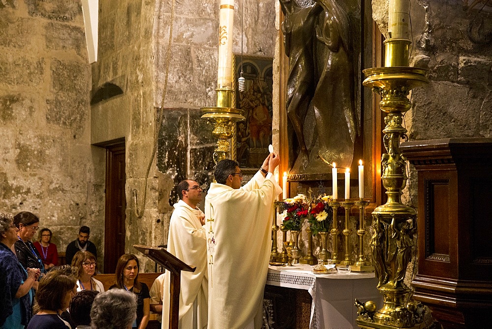 Catholic pilgrims worshipping at the Church of the Holy Sepulchre, Jerusalem, Israel, Middle East