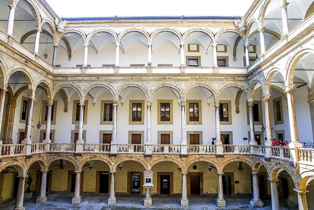 Courtyard of the Palazzo dei Normanni (Palace of the Normans) (Royal Palace), Palermo, Sicily, Italy, Europe