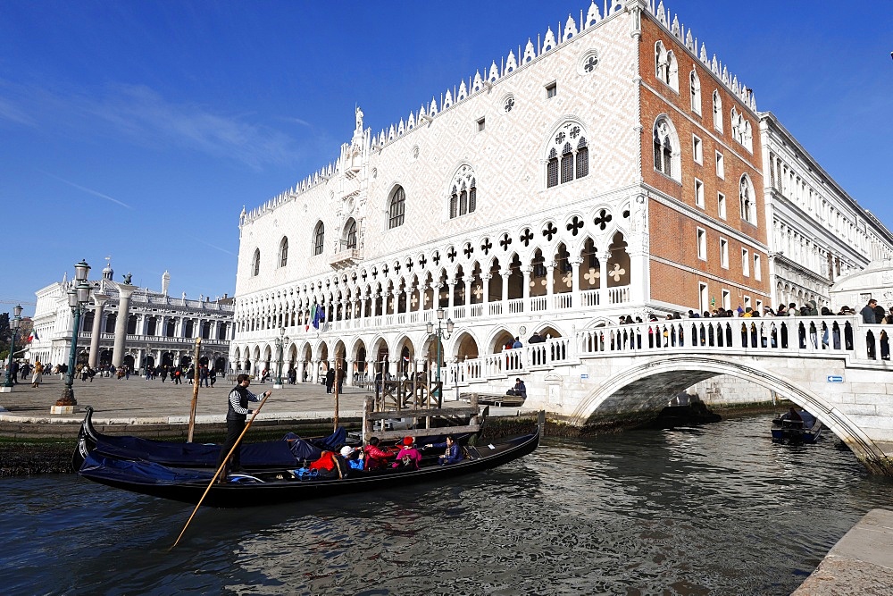 Palazzo Ducale (Doges Palace) and San Marco Square, Venice, UNESCO World Heritage Site, Veneto, Italy, Europe