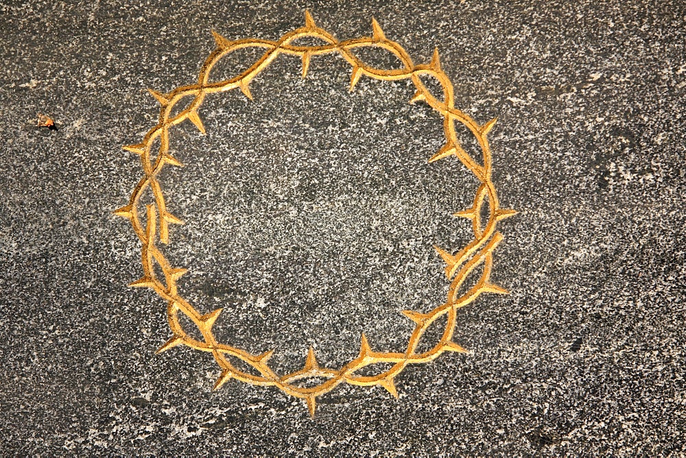 Crown of thorns sculpted on a grave, Milano monumental cemetery, Milan, Lombady, Italy, Europe