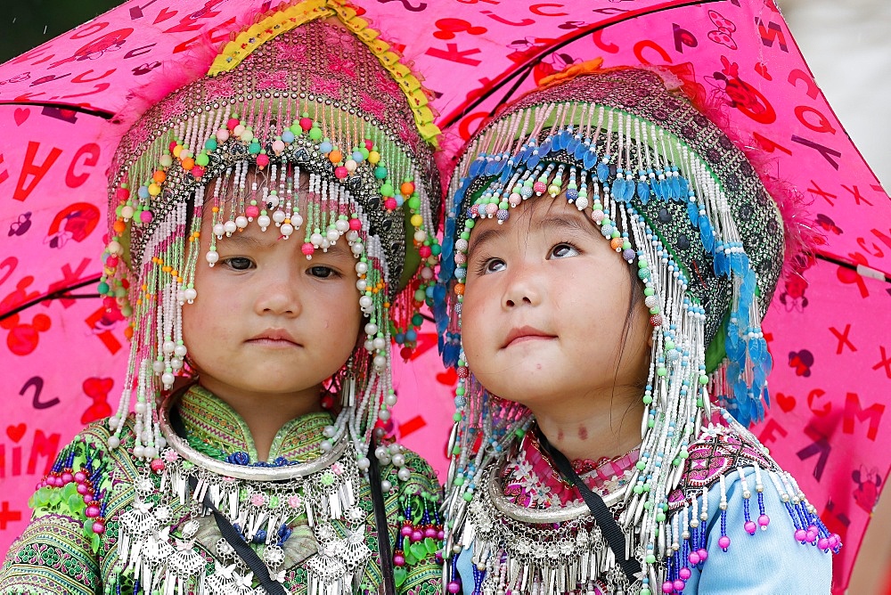 Hmong children under umbrella in the monsoon (rainy) season, Sapa, Vietnam, Indochina, Southeast Asia, Asia