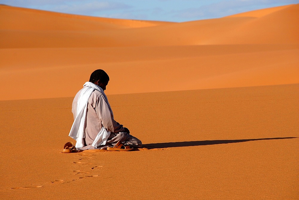 Muslim man praying in the desert, Sebha, Ubari, Libya, North Africa, Africa