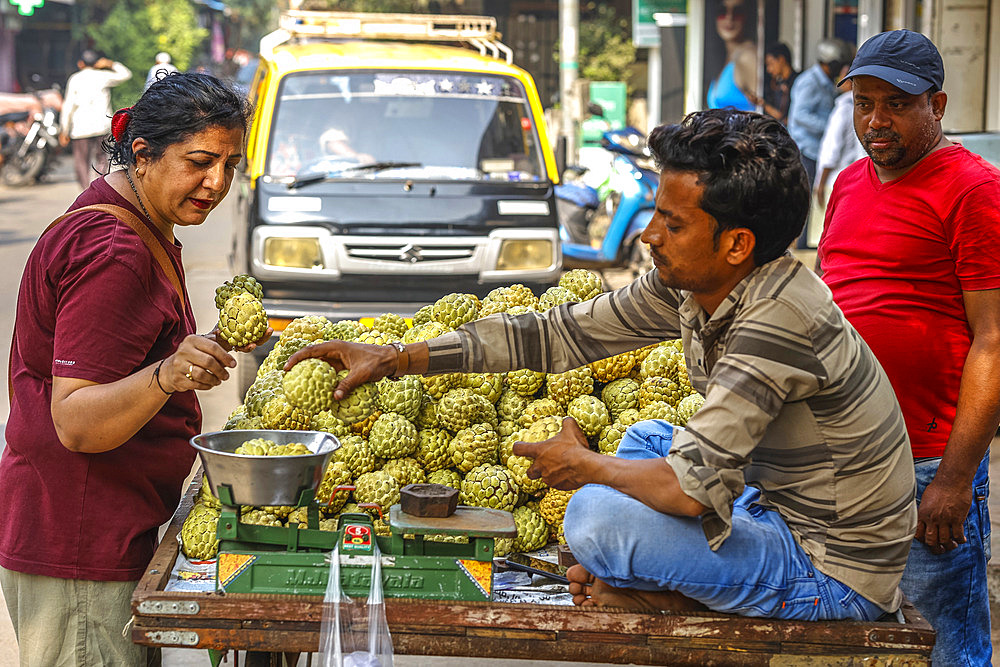 Fruit stall selling custard apples, Mumbai, India, Asia