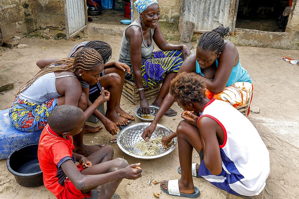 Family sharing a meal in a village near Fatick, Senegal, West Africa, Africa