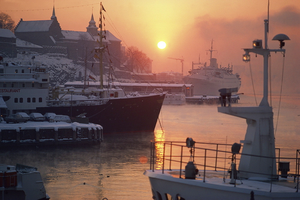 Sunrise over harbour and Akershus Castle, Oslo, Norway, Scandinavia, Europe