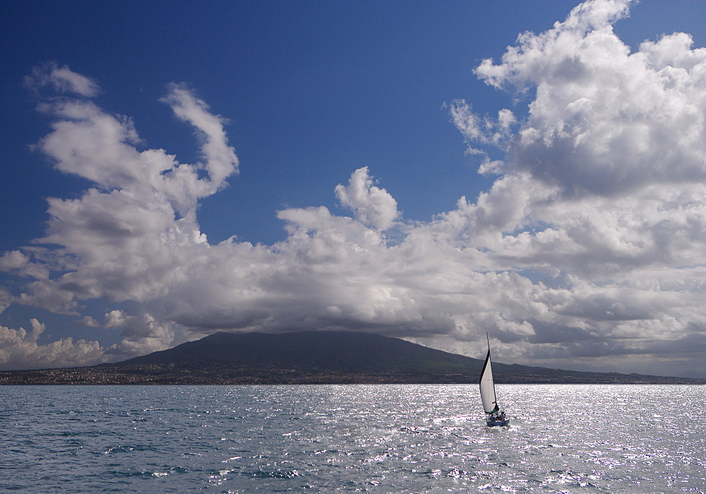 Sailing boat with Mount Vesuvius behind, Bay of Naples, Campania, Italy, Mediterranean, Europe