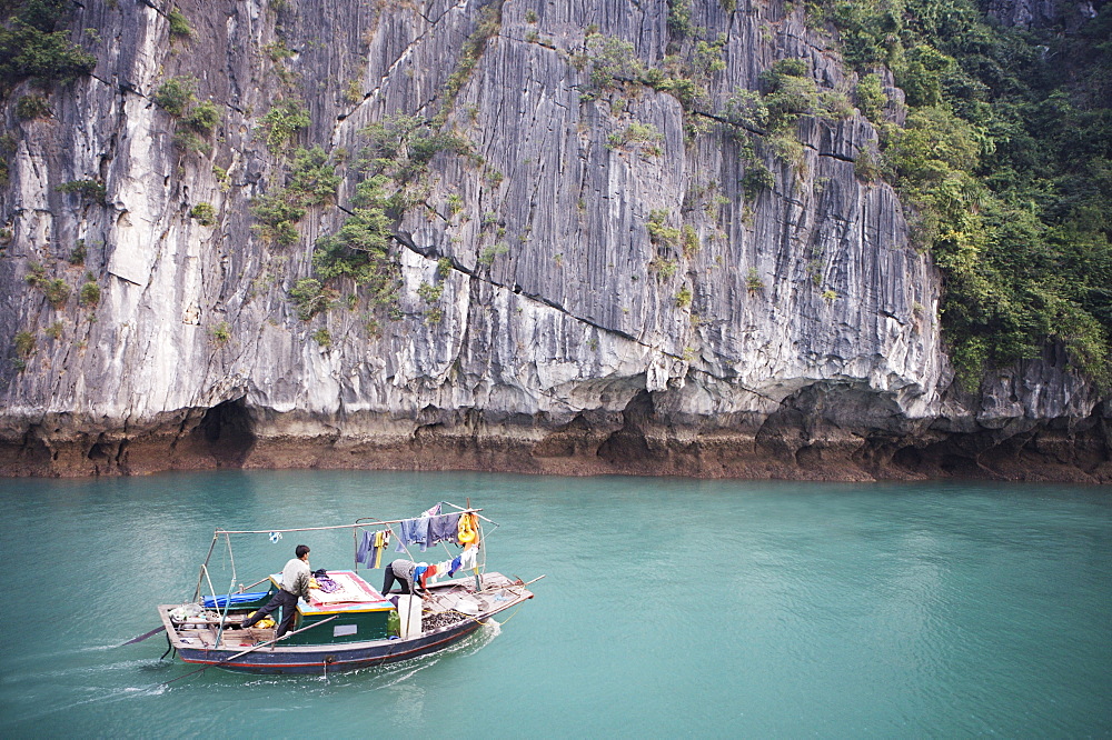 Fishing boat in Halong bay, Vietnam, Indochina, Southeast Asia, Asia