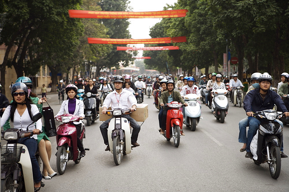 Mopeds coming towards camera, Hanoi, Vietnam, Indochina, Southeast Asia, Asia