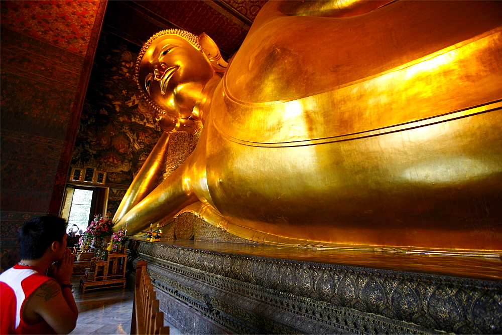 The Great Buddha of Wat Pho, Bangkok, Thailand, Southeast Asia, Asia