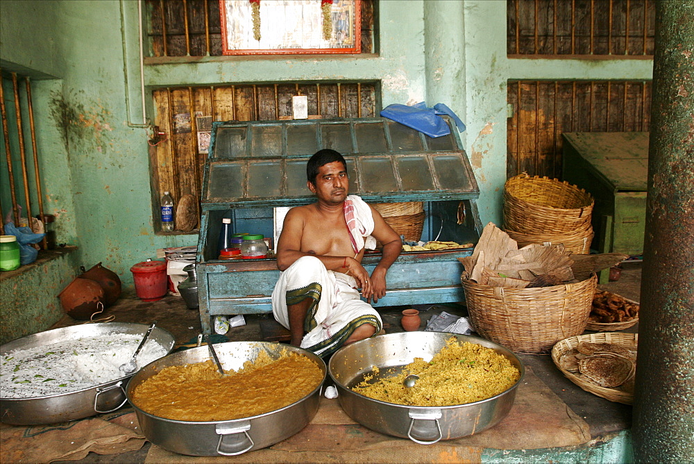 A small restaurant at the entrace of the temple of Mysore, Karnakata, India, Asia