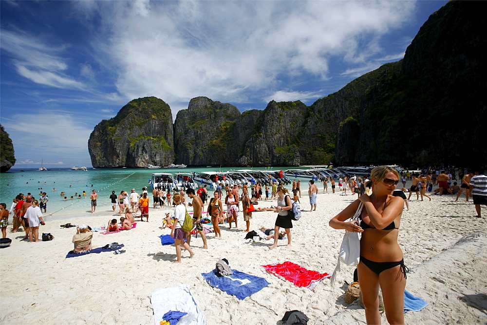 The famous beach of Koh Phi Phi island, the Beach of Leonardo di Caprio, is fully occupied after 10 am, Thailand, Southeast Asia, Asia