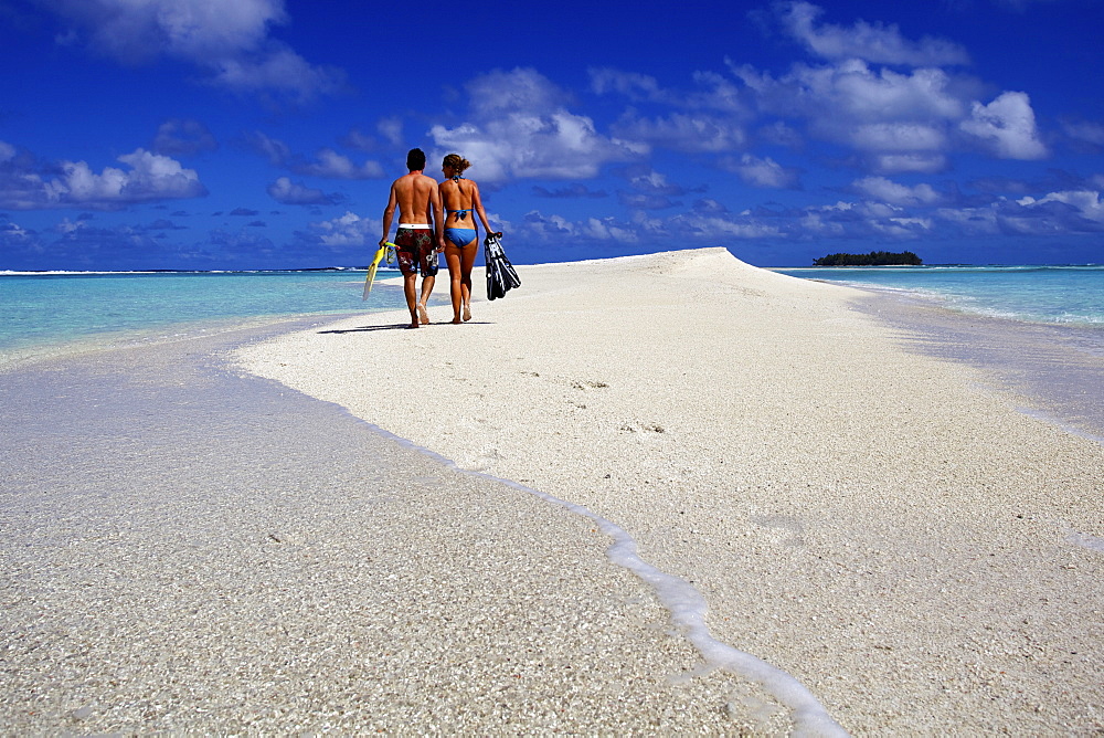 Couple in the Tuamotu islands, French Polynesia, Pacific Islands, Pacific