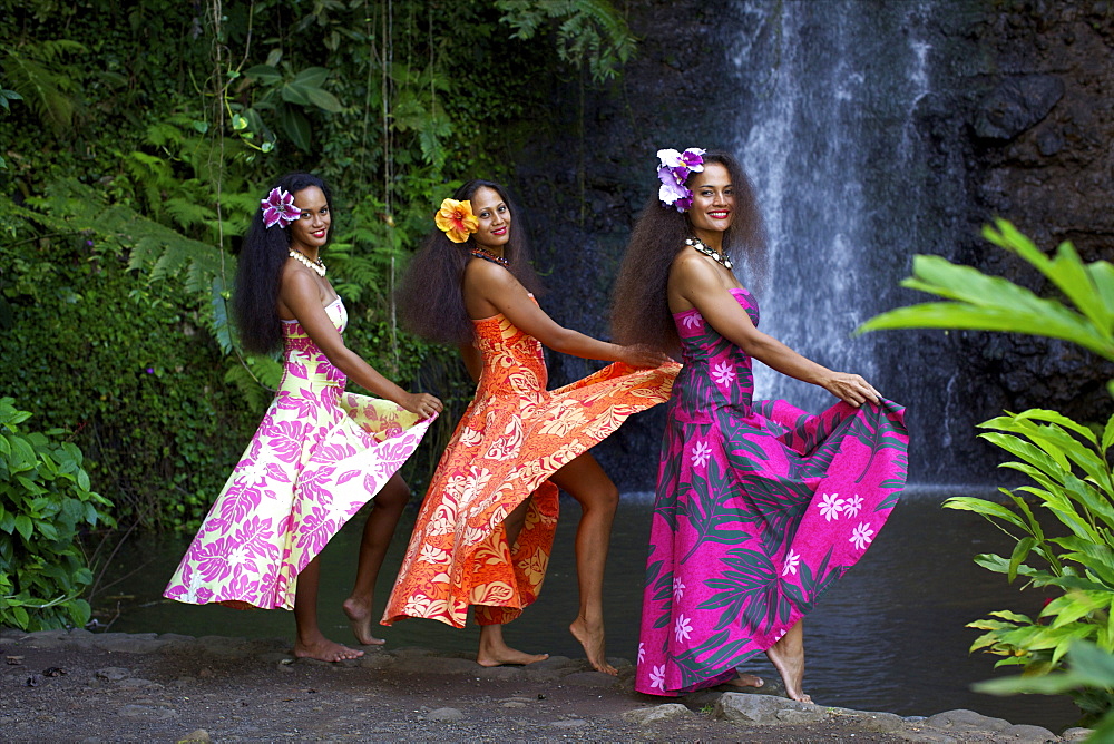 Some vahines from the Tahiti Ora troupe, French Polynesia, Pacific Islands, Pacific