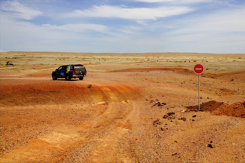 In the middle of the Gobi desert, Mongolian side, Mongolia, Central Asia, Asia