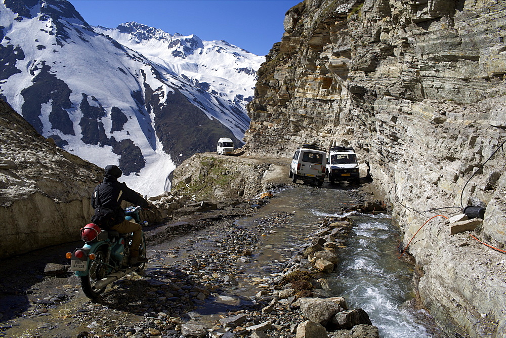 At Rohtang pass, first snow at the top, Himalaya Highway, road from Manali to Leh, Himachal Pradesh, India, Asia