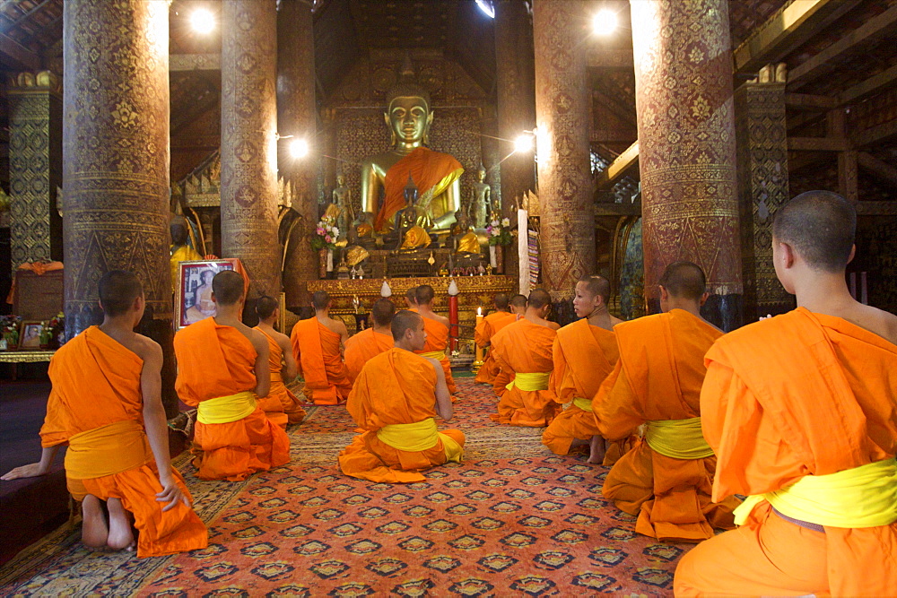 Monks in the Royal Palace Temple of Luang Prabang, Laos, Indochina, Southeast Asia, Asia