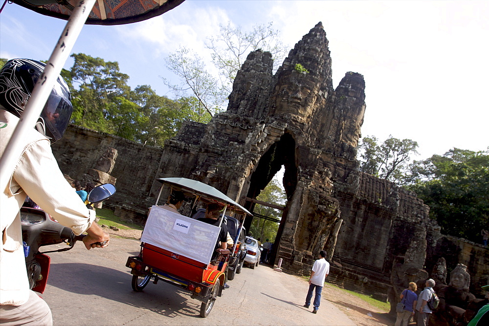 The south gate of the Angkor Wat temple, UNESCO World Heritage Site, Siem Reap, Cambodia, Indochina, Southeast Asia, Asia