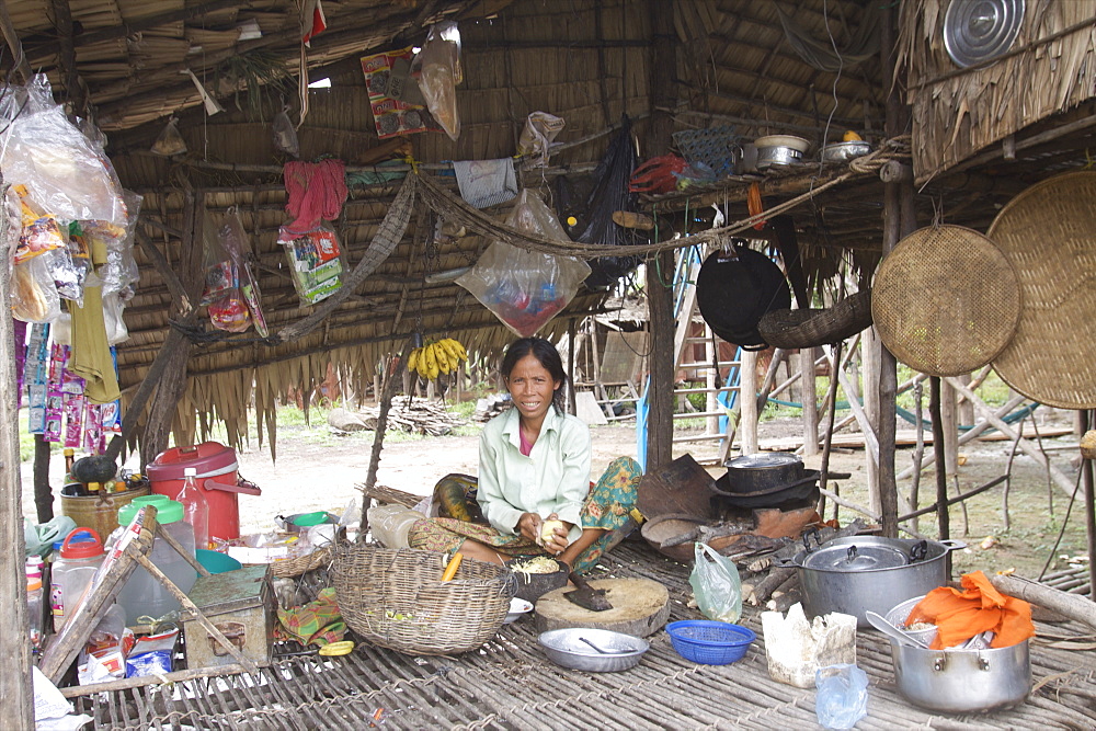 A young woman cooking in the village of Kompong Phluk, on the Tonle Sap lake, close to Siem Reap, Cambodia, Indochina, Southeast Asia, Asia