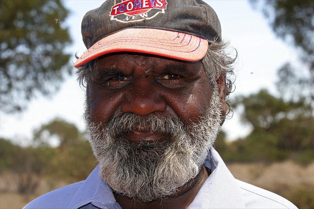 An Aboriginal guide of Uluru (Ayers Rock), Northern Territories, Red Center, Australia, Pacific