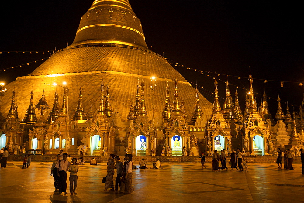 The Paya Shwedagon temple in Yangon (Rangoon), Myanmar (Burma), Asia