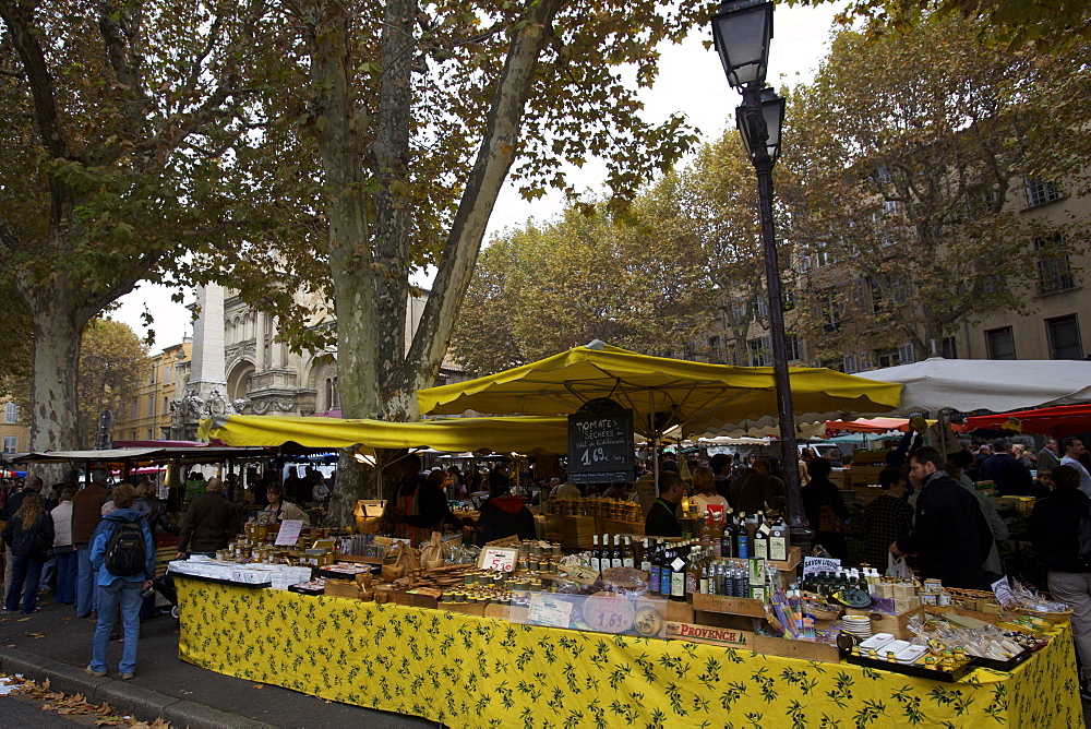 In front of the Palais de Justice, the big daily market of Aix-en-Provence, Provence, France, Europe