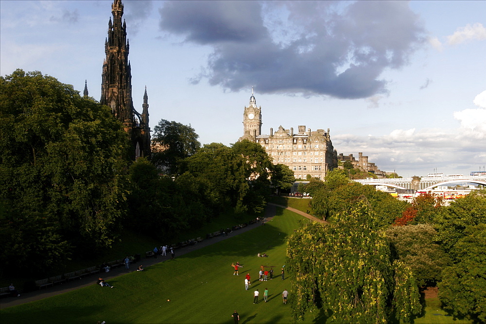 The public garden of Edinburgh, between Old and New Edinburgh, Edinburgh, Scotland, United Kingdom, Europe