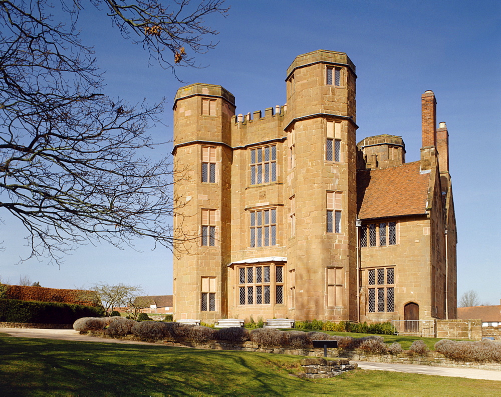 Leicester's gatehouse from the south east, Kenilworth Castle, Kenilworth, Warwickshire, England, United Kingdom, Europe


