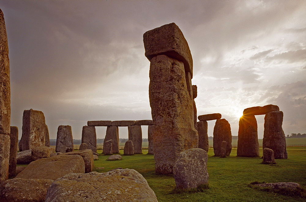 View from the west, Stonehenge, UNESCO World Heritage Site, Wiltshire, England, United Kingdom, Europe


