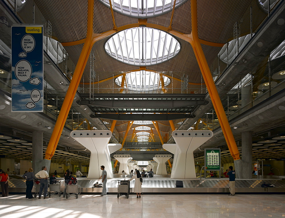 Baggage claim area, New Terminal Building, architect Rogers Stirk and Harbour, Barajas Airport, Madrid, Spain, Europe