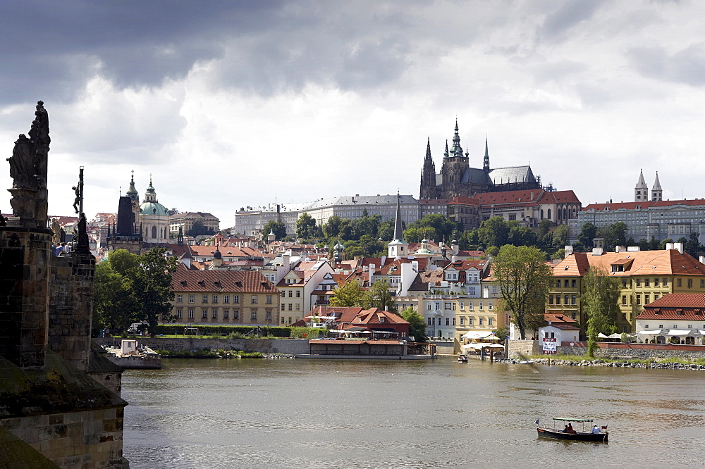 Charles Bridge and Prague Castle, Little Town, UNESCO World Heritage Site, Prague, Czech Republic, Europe