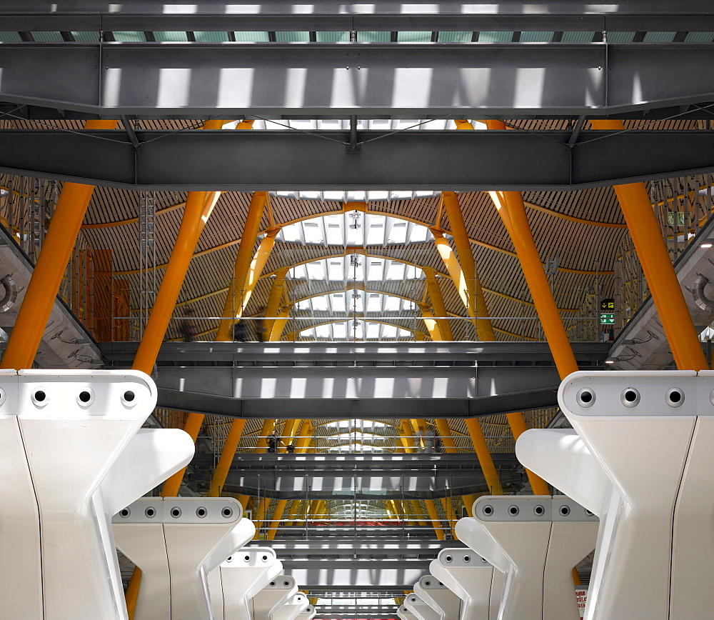 Baggage claim and walkways, New Terminal Building, architects Rogers Stirk and Harbour, Barajas Airport, Madrid, Spain, Europe