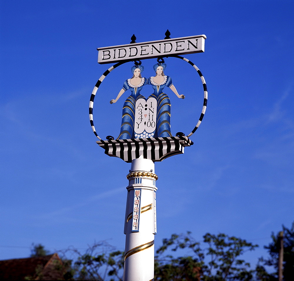 Siamese twins monument, Biddenden, Kent, England, United Kingdom, Europe