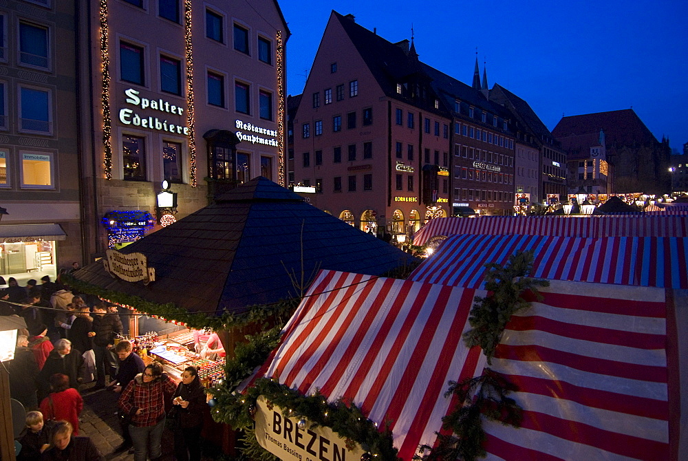 Stalls, Christkindelsmarkt (Christ child's market) (Christmas Market), Nuremberg, Bavaria, Germany, Europe