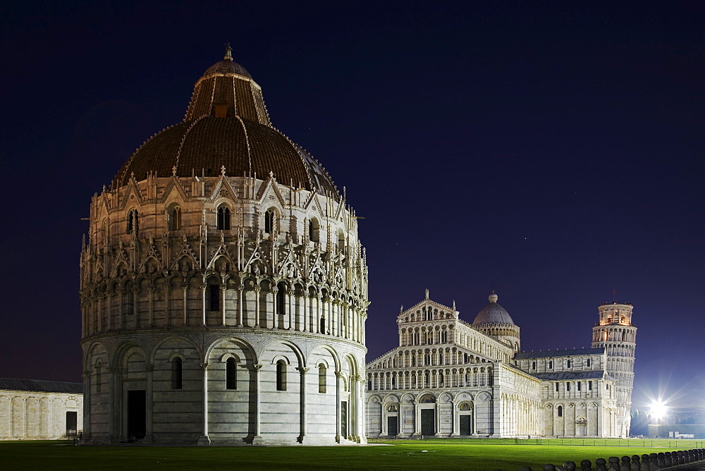 The Baptistery (Battistero di San Giovanni), Duomo and Leaning Tower of Pisa, Piazza dei Miracoli , UNESCO World Heritage Site, Pisa,Tuscany, Italy, Europe