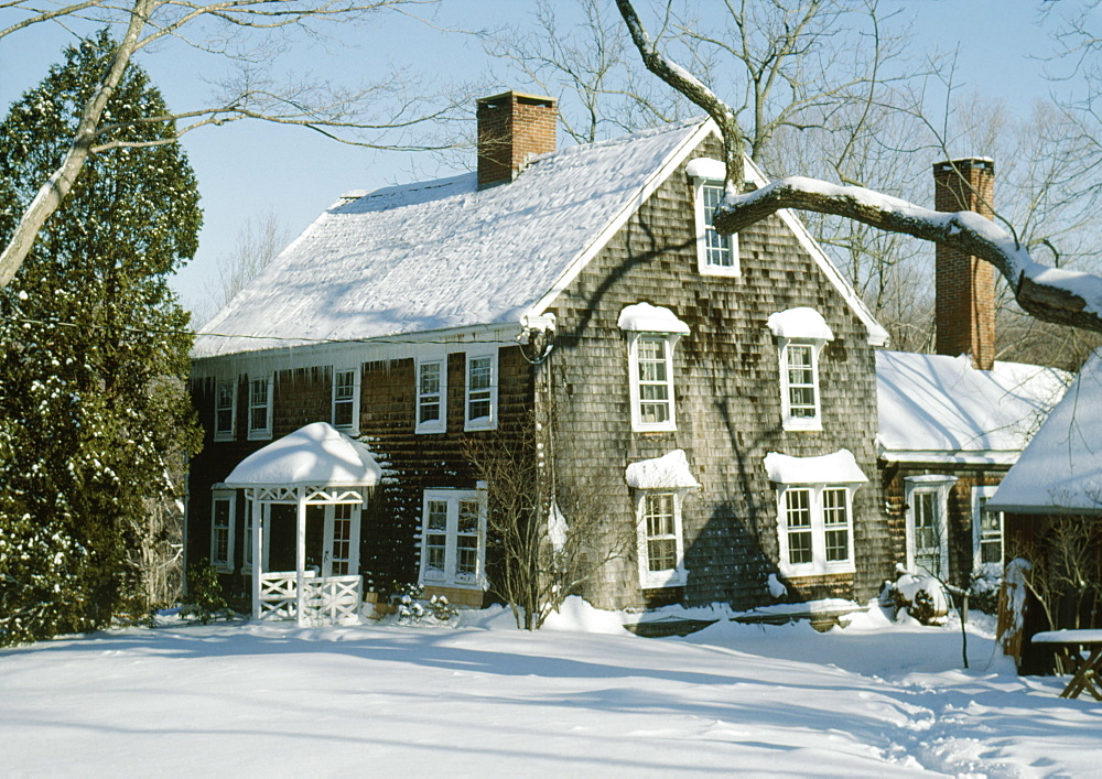 Colonial period farmhouse under snow, Lyme, Connecticut. New England, United States of America, North America