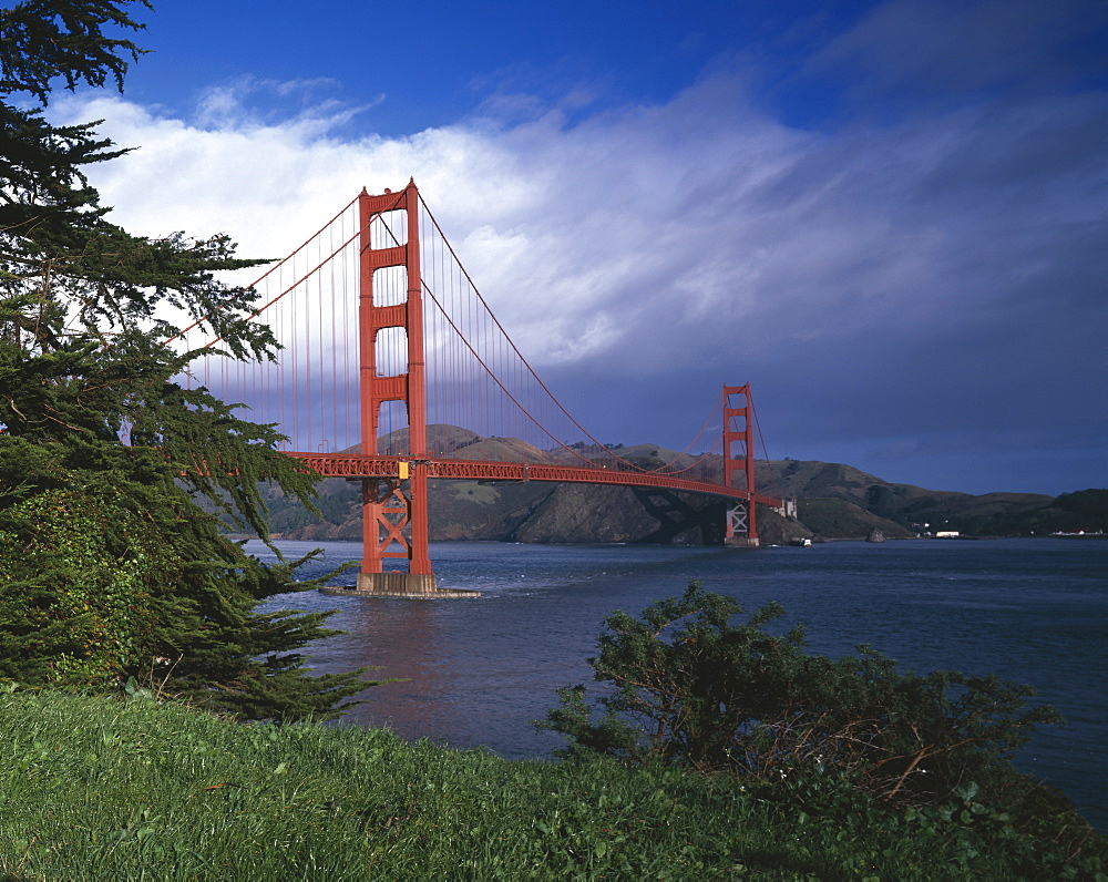 Golden Gate Bridge, San Francisco, California, United States of America, North America