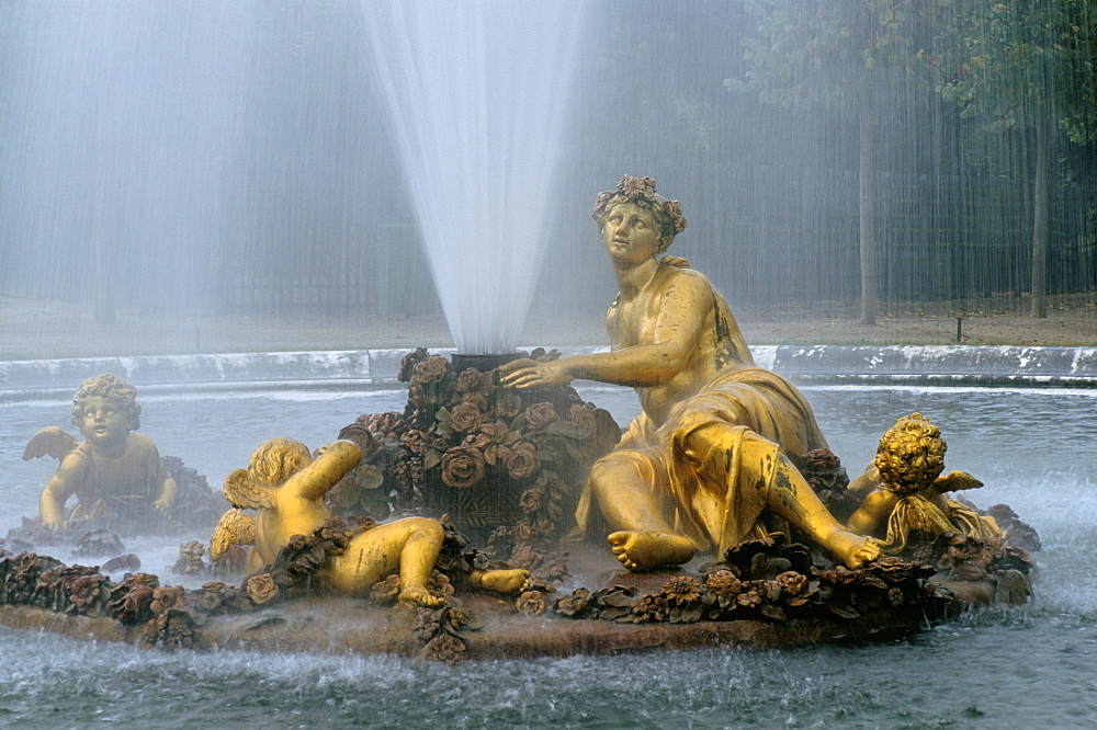 Fountain at Chateau de Versailles, UNESCO World Heritage Site, France, Europe