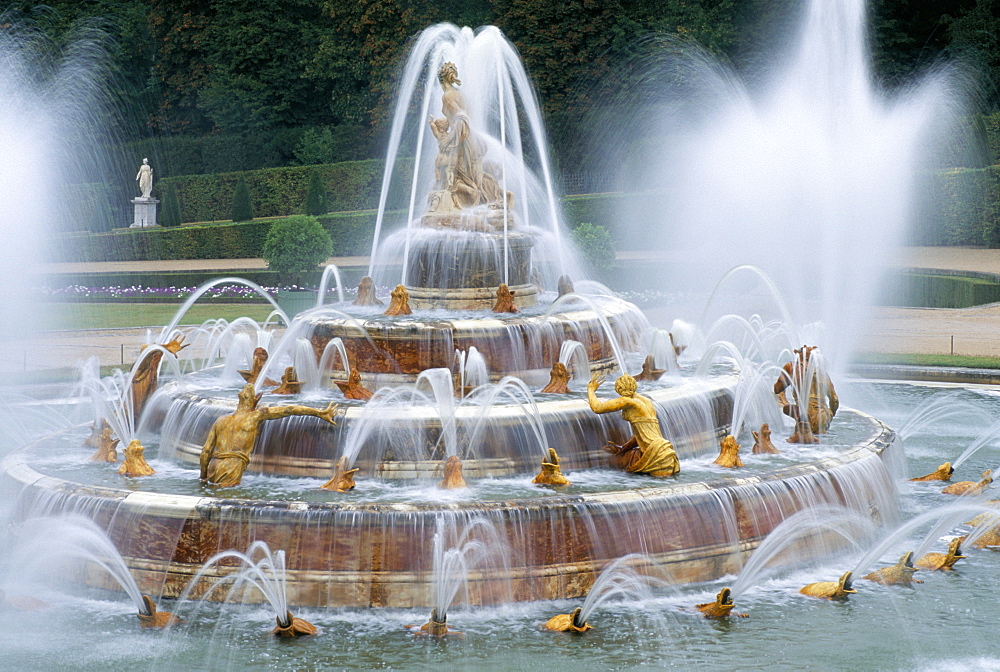 Fountain at Chateau de Versailles, UNESCO World Heritage Site, France, Europe