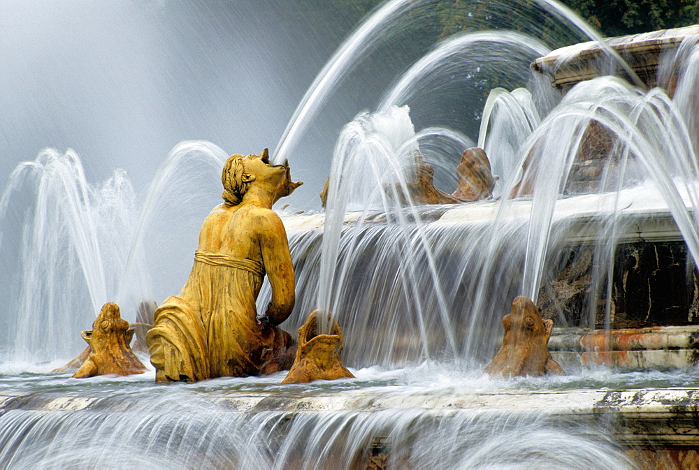 Fountain at Chateau de Versailles, UNESCO World Heritage Site, France, Europe