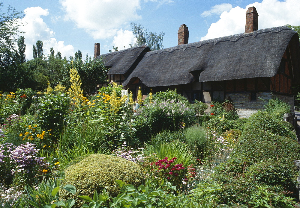 Anne Hathaway's Cottage, dating from the 16th century, Stratford on Avon, Warwickshire, England, United Kingdom, Europe