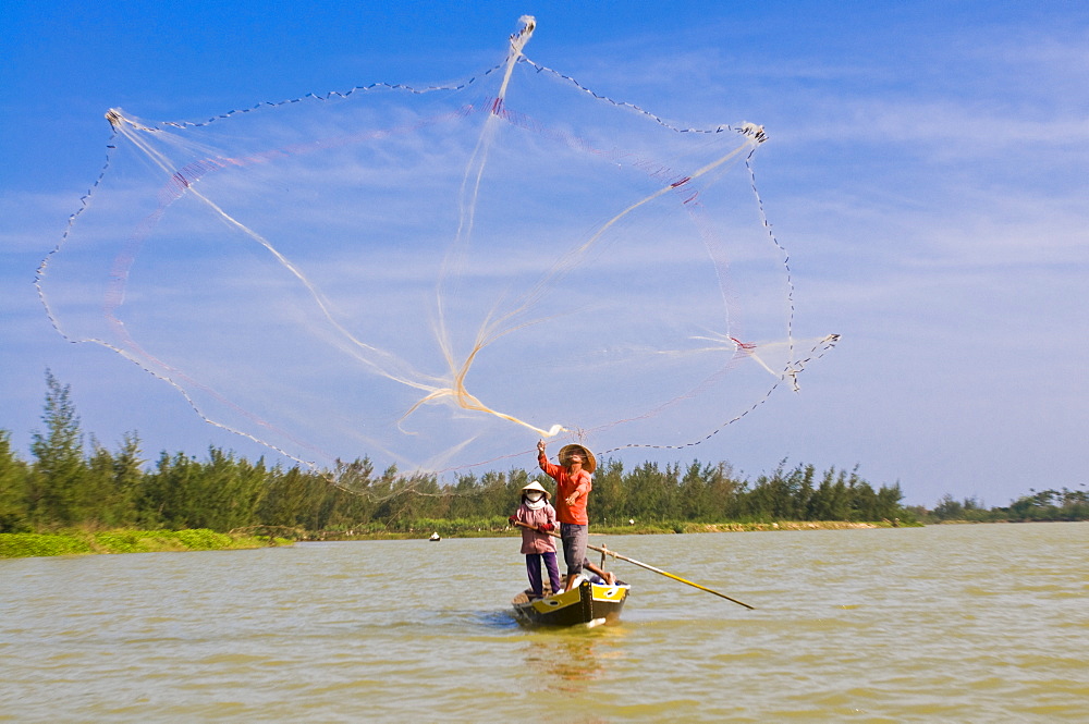 Traditional fishing, Hoi An, Vietnam, Indochina, Southeast Asia, Asia